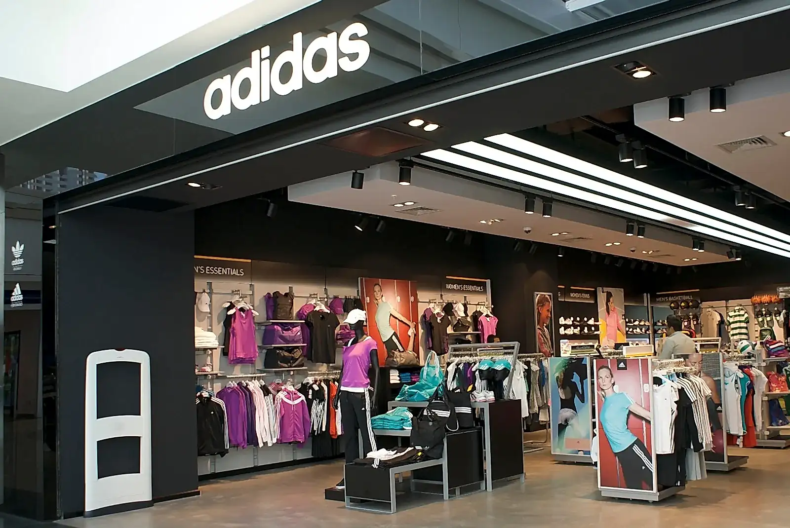 mikrobeton-zemin-adidas-01b